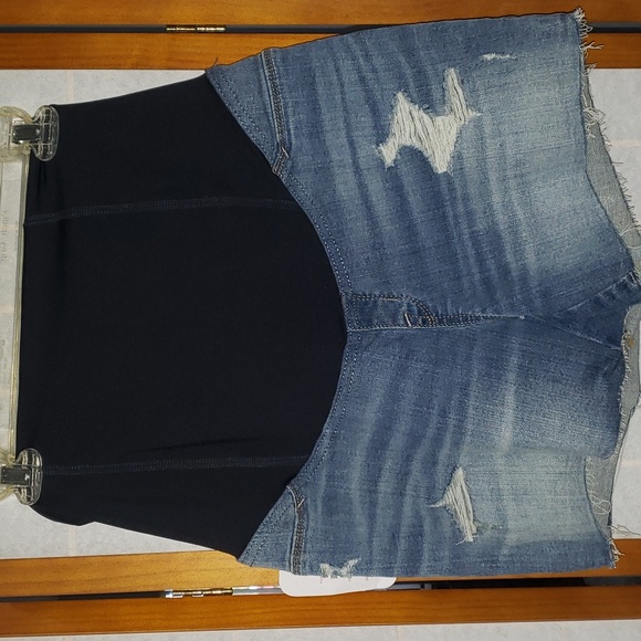 Isabel maternity jean shorts - Picture 3 of 8